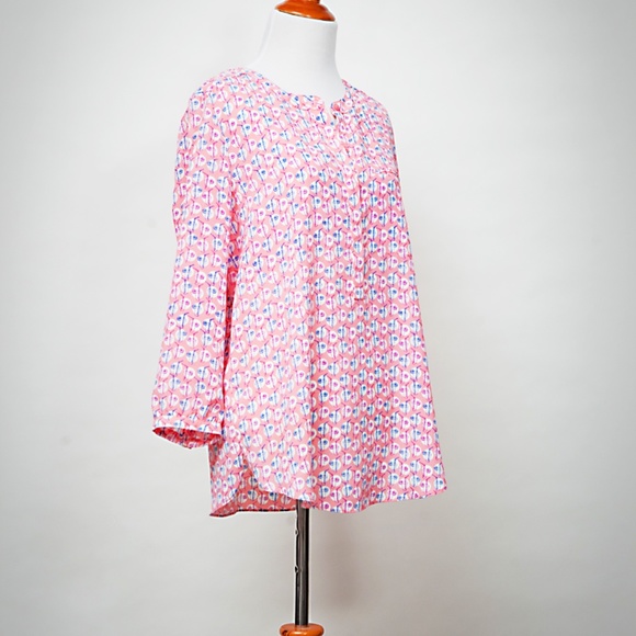 Cute pink patterned work top! - Picture 2 of 4